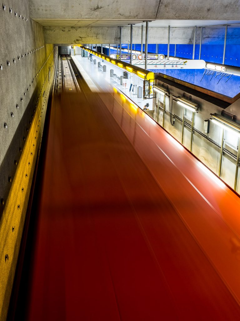 Motion Blur photo of the red roof of a Nuremberg subway entering a station