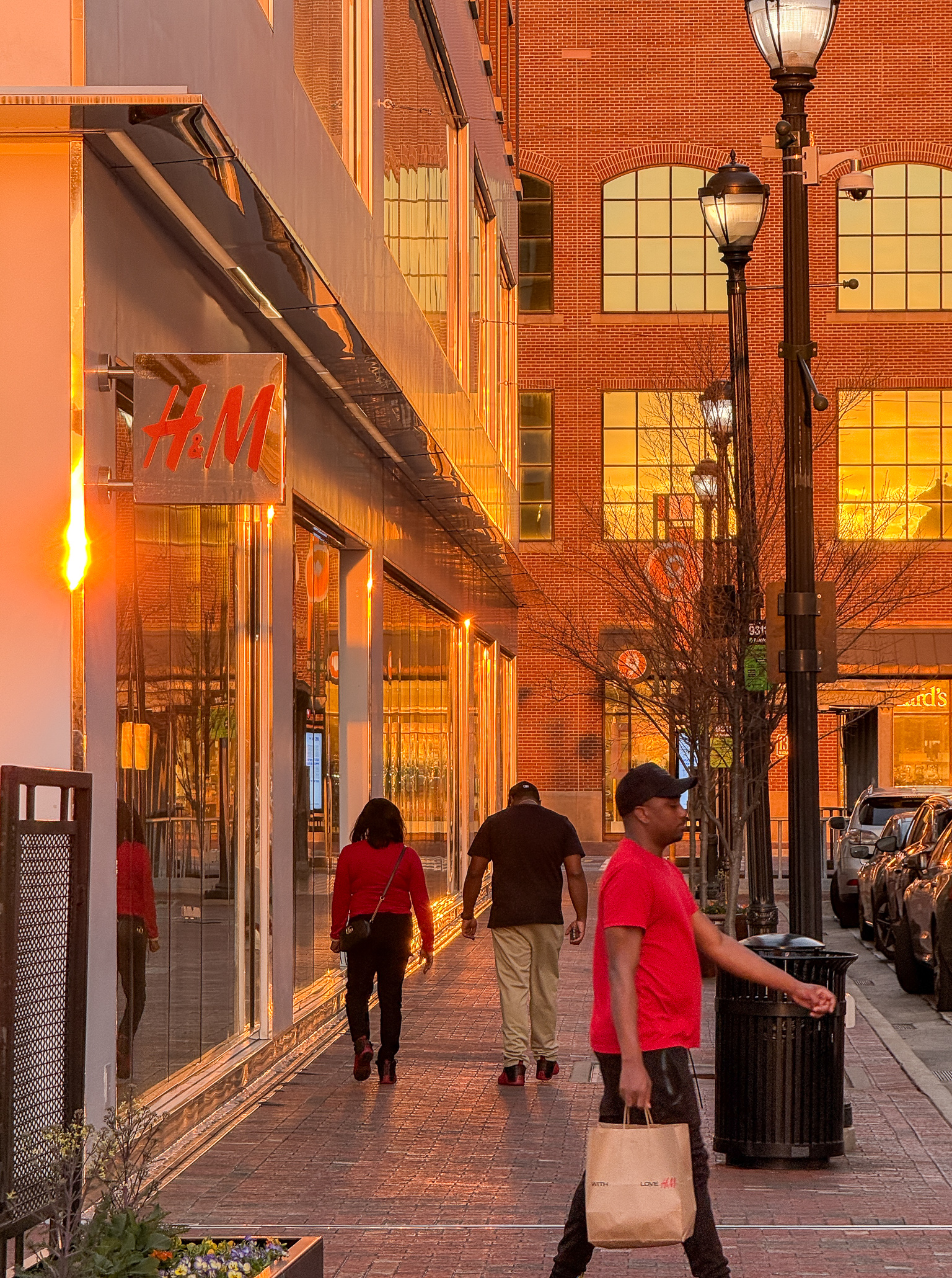 Shoppers heading home late afternoon in Atlanta Midtown